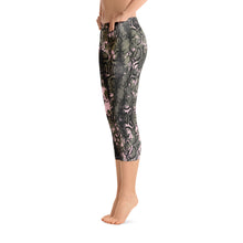 Load image into Gallery viewer, Pink Snake Skin Capri Leggings
