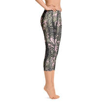 Load image into Gallery viewer, Pink Snake Skin Capri Leggings
